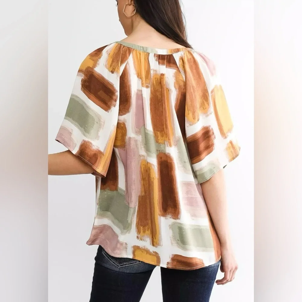 BUCKLE BLACK ABSTRACT CHIFFON HIGH-LOW TOP • SIZE L